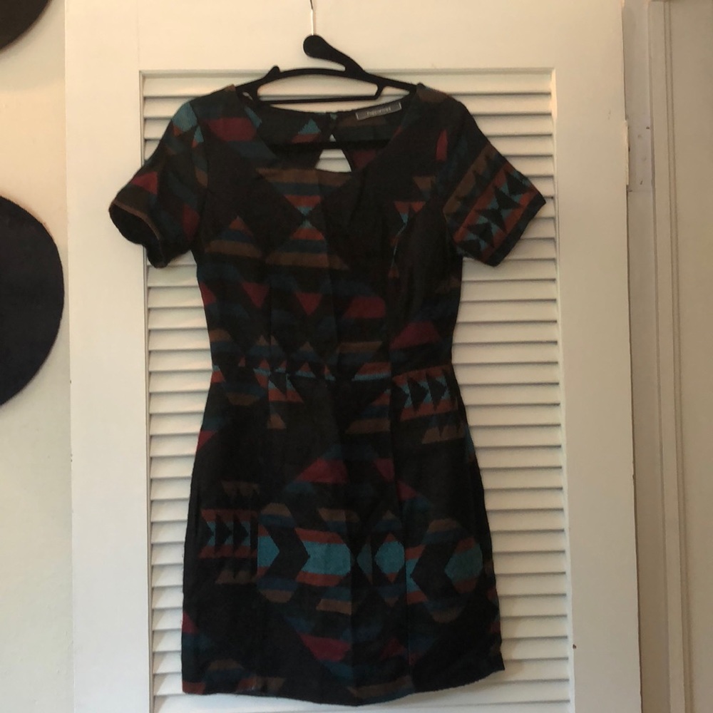 Peppermint Aztec keyhole dress